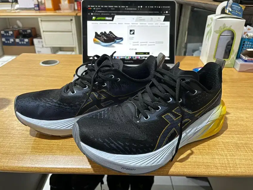 Sepatu Running Asics Novablast 4 blue black Size 43