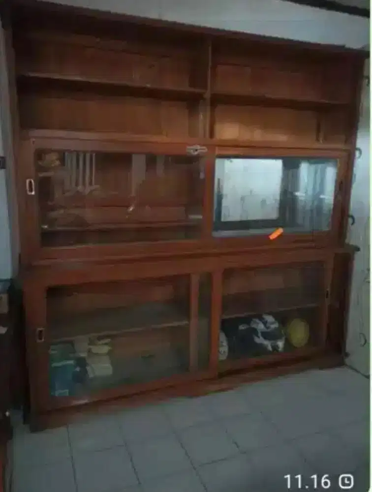 Etalase kayu jati