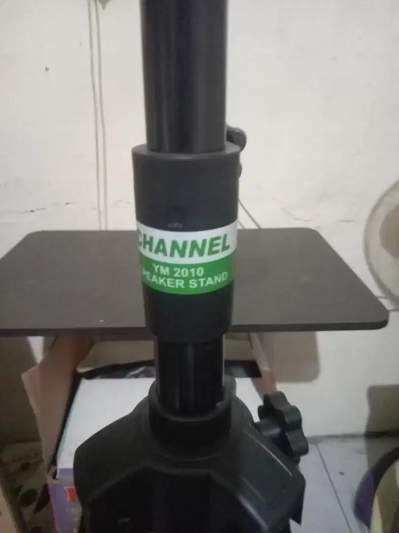 tripod speaker besar