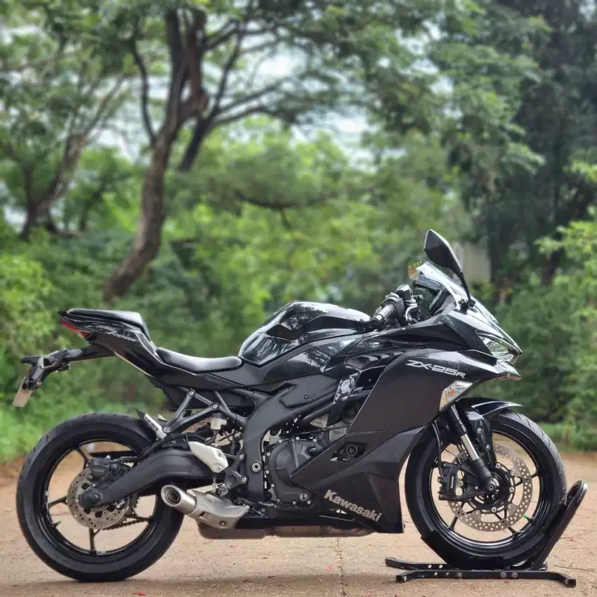KAWASAKI ZX25R NON ABS BLACK 2021 KM 2K PAJAK ON SUPERB