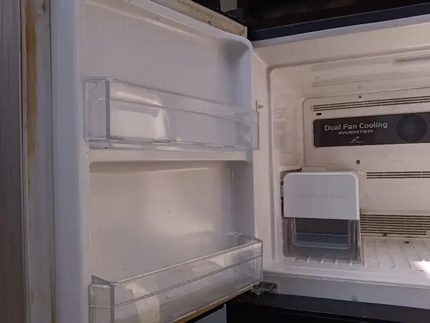 Kulkas invent side by side Hitachi model R-W 72FPGD1X minus gak dingin