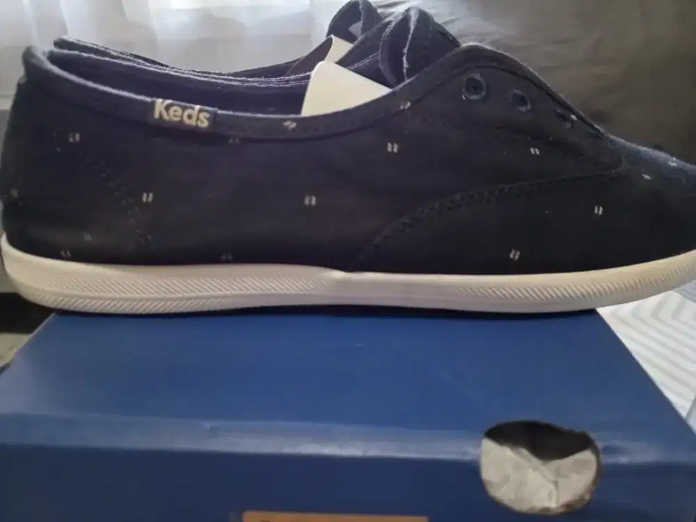 Sepatu keds slip on wanita