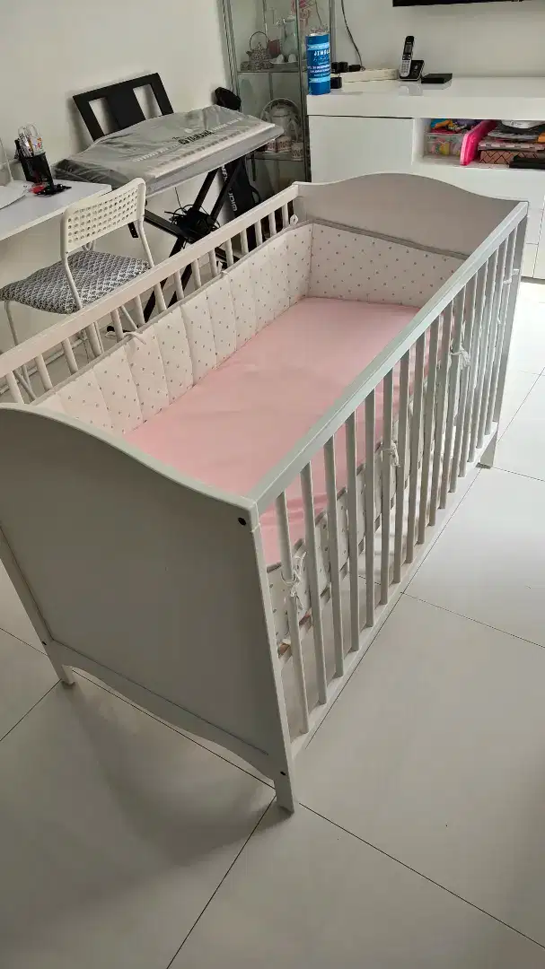 Tempat tidur bayi IKEA