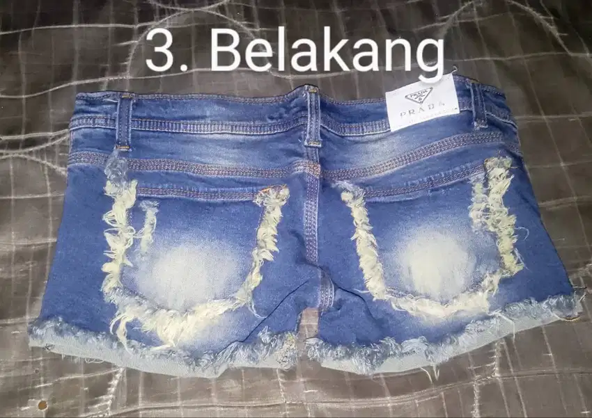 Celana pendek wanita berbahan jens merek prada advenu dan jrep