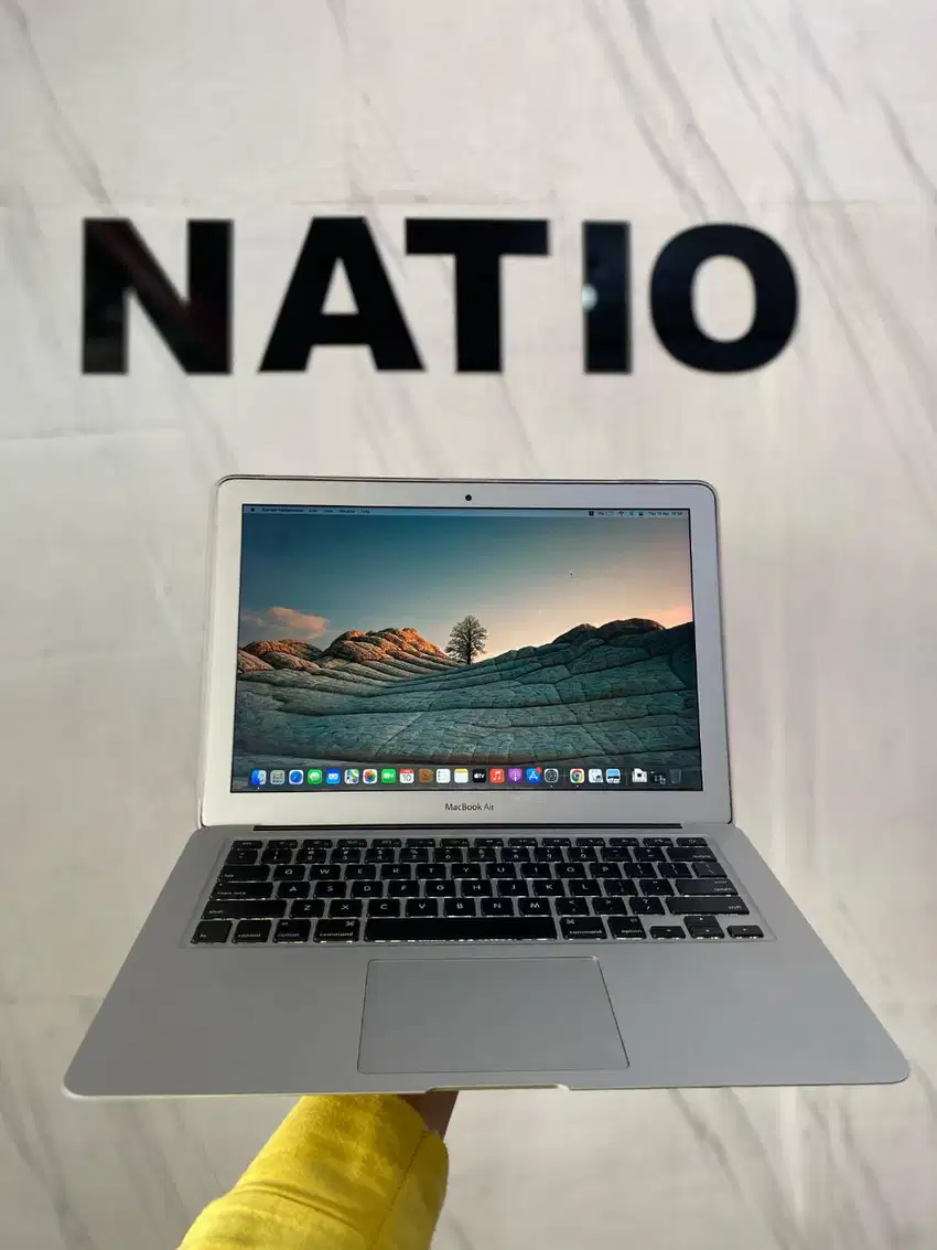 MACBOOK AIR 2013 14 INCH	INTEL CORE I5 RAM 4 GB SSD 256 GB