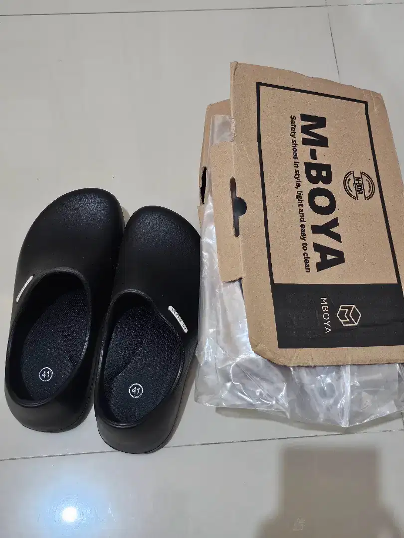 M-BOYA SAFETY SHOES/CHEF SHOES (ANTI LICIN UK 41)