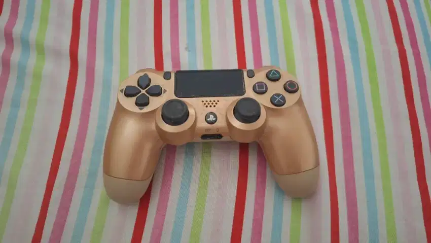 Stik PS4 Dualshock 4 controller original Sony gold emas