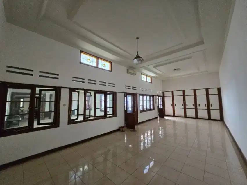 Disewakan Rumah untuk Usaha dan Cafe di Sayap Riau Bandung