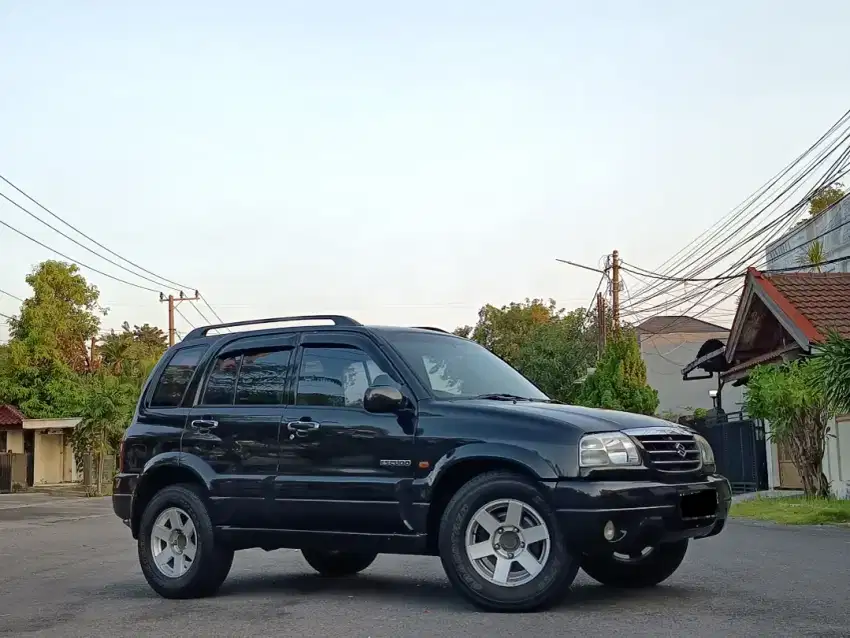 Suzuki Escudo 2.0 5 Seater 2004 Manual Hitam Kondisi Normal Semua