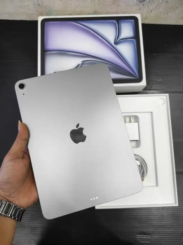Apple ipad Air 11 M3 
Wifi
Mulus 98%
Fullset original
Garansi on