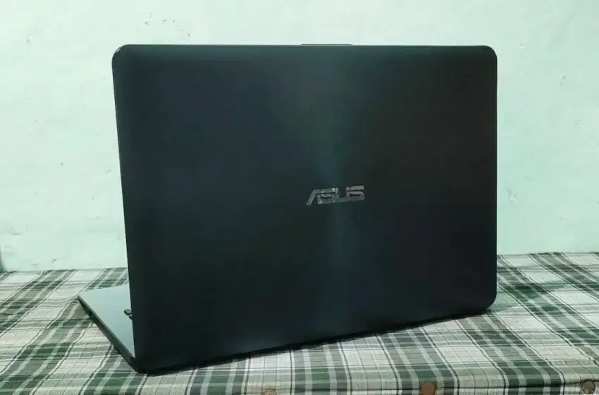 Asus Vivobook a442ur dualvga i5gen8/8/256 siap game design coding