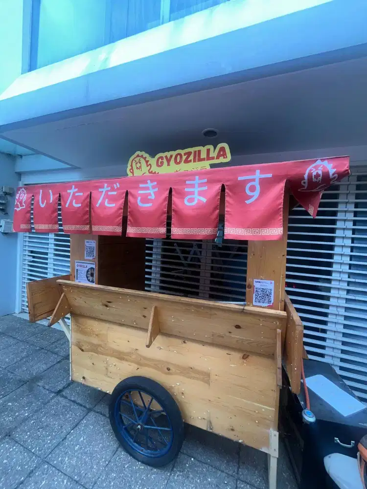Booth Ramen Jepang, Ada Meja Lipat, Ada Logo Neon (Brand Bisa Dipakai)