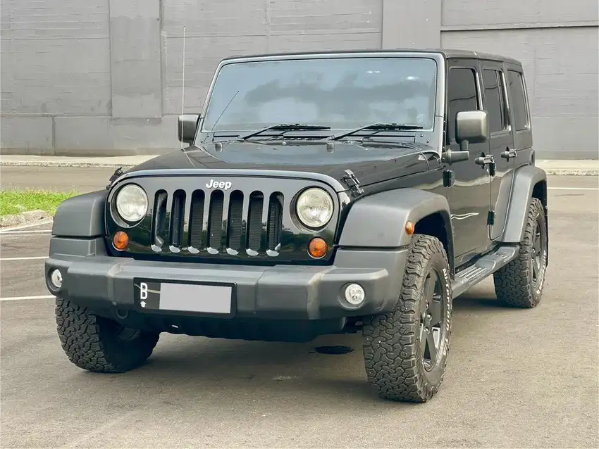 JEEP WRANGLER SPORT UNLIMITED 3.8 AT 2011 HITAM