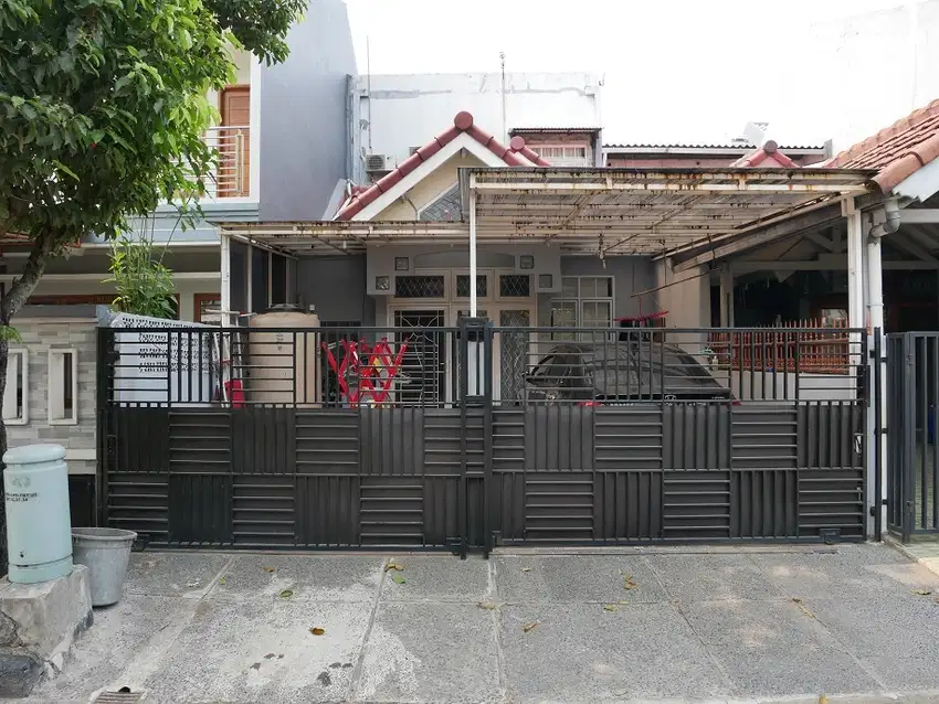 Rumah sudah direnovasi, 1,5 Lantai, Selatan, di Cluster Banjar Wijaya