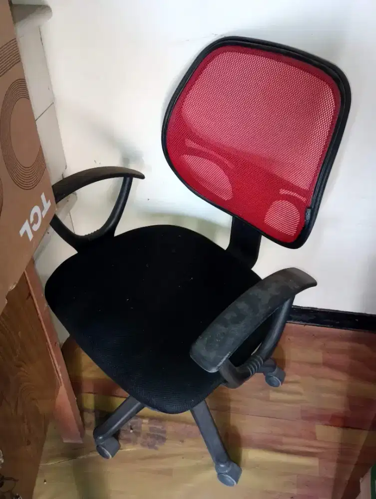 Kursi kerja roda hidrolik