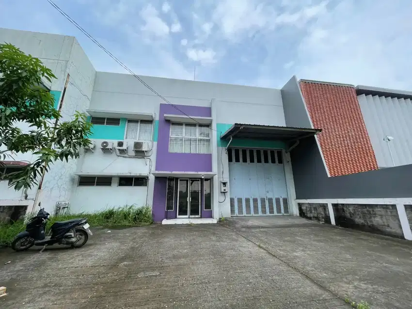 Gudang siap pakai dalam kawasan industri Lippo Cikarang