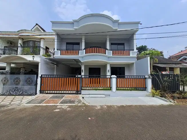 Rumah Baru, Renovasi, View Taman, Utara, di Perum Griya Loka BSD