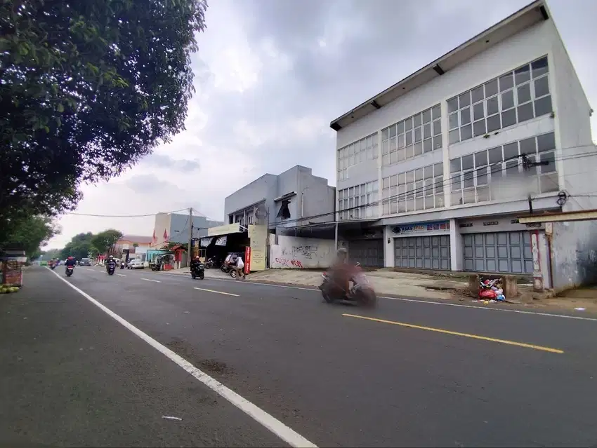 Dijual / Disewakan Ruko 3 Lantai Lokasi Strategis