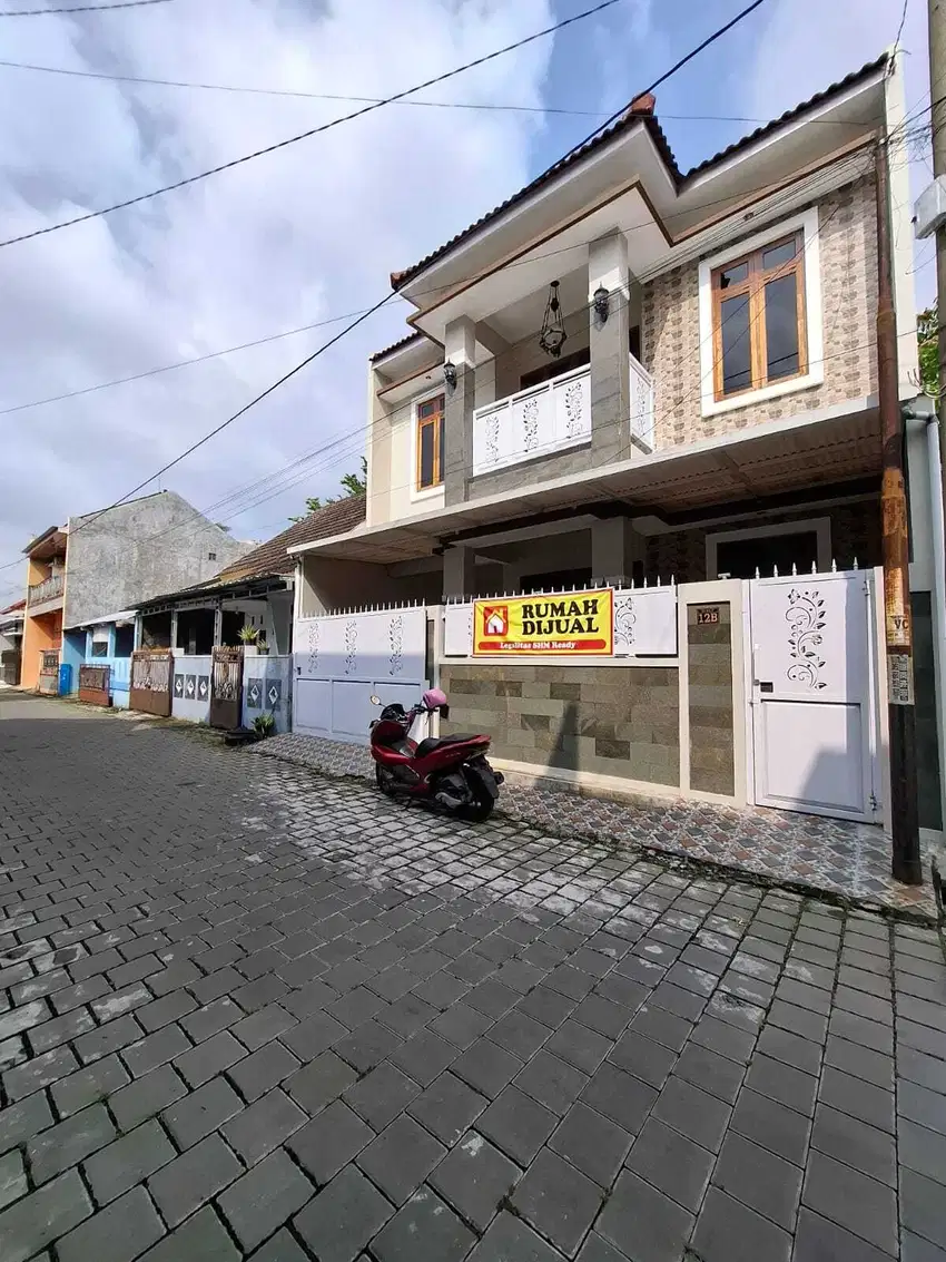 RUMAH MEWAH DUA LANTAI DI GENTAN BAKI
