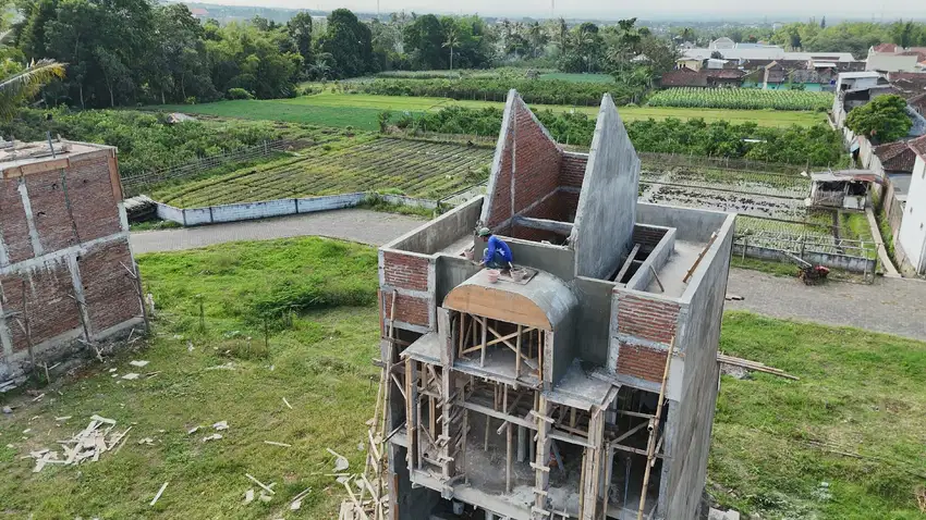 DIJUAL VILLA IKONIK LOKASI TERBAIK HARGA 800 JUTAAN