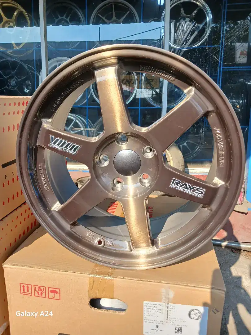Rays te37 ring 18x8,5 pcd 5x114,3 ET 42 nano brush grey 4pcs