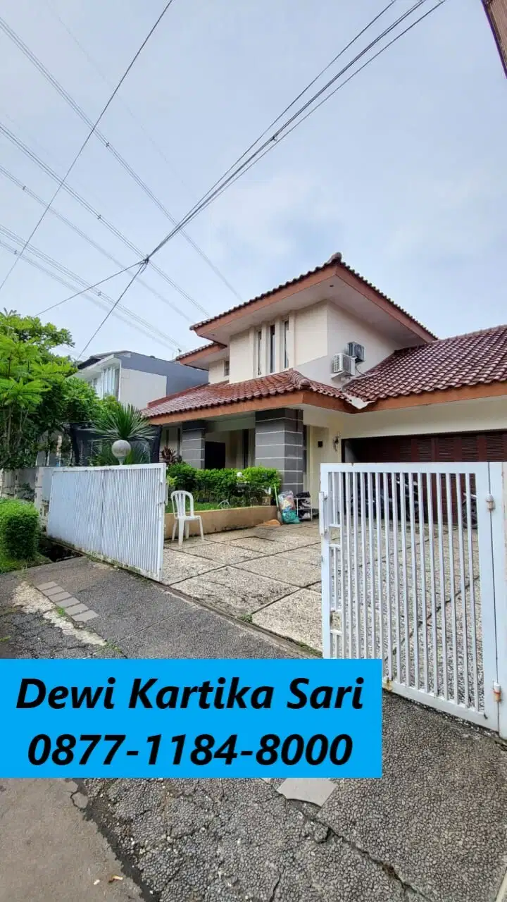 Rumah 2 Lantai Halaman Luas Dijual Cepat di Sektor 9 Bintaro SC-16543