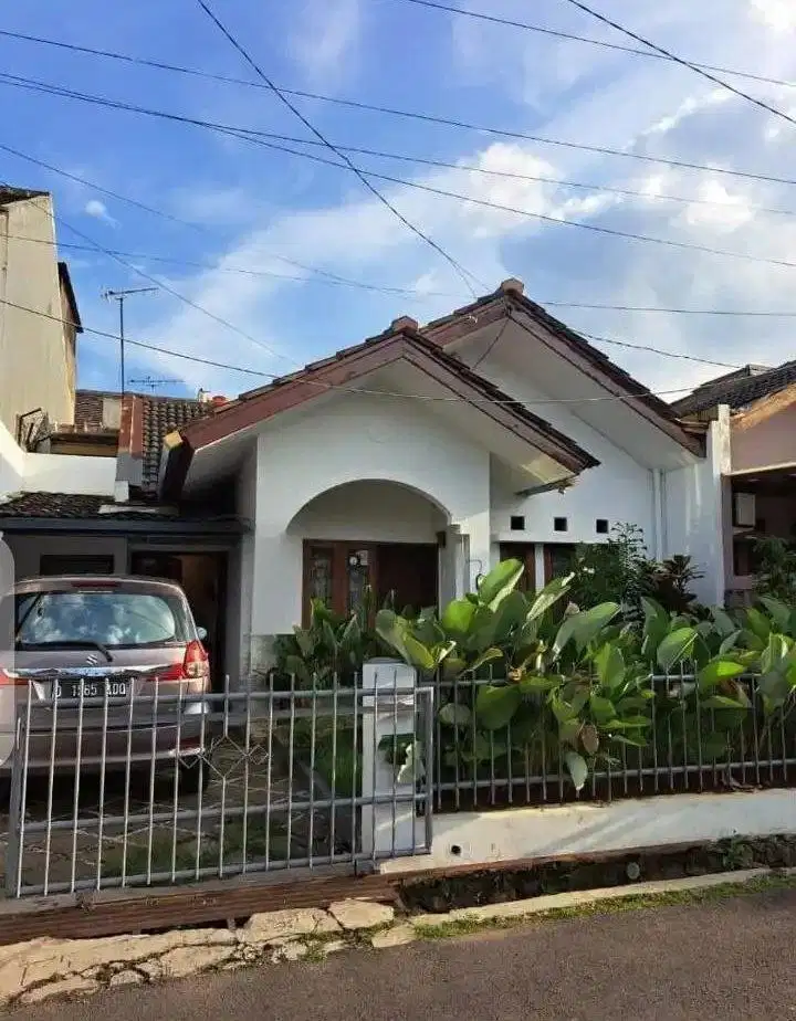 Rumah menarik siap huni dalam komplek Antapani Bandung kota