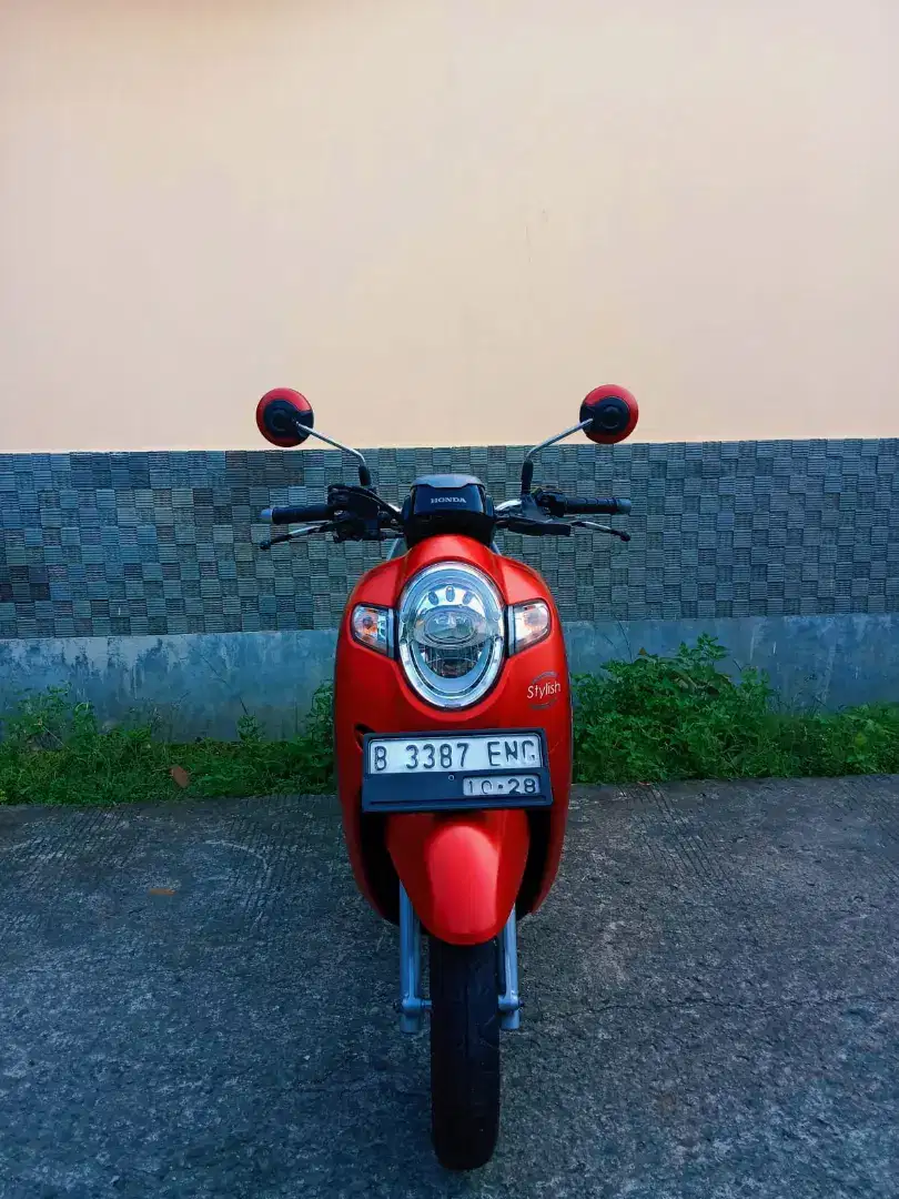 Nia:DP 500K SCOOPY STYLISH PLAT B DEPOK PAJAKNYA SUDAH HIDUP KM TINGGI