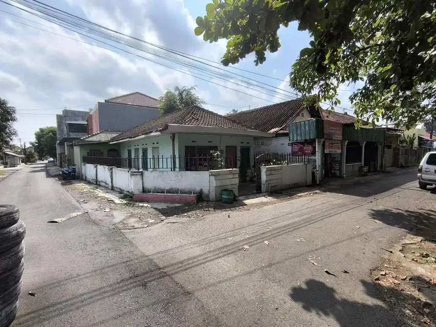 Rumah nyaman strategis harga hitung tanah dekat manahan dan solo squar