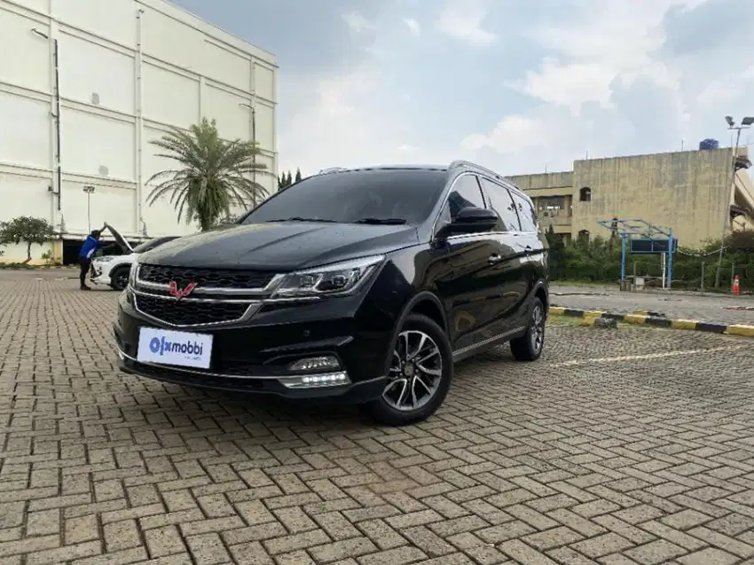2019 TDP 7,JT Wuling Cortez 1.5 LT Lux Plus Bensin-AT Hitam