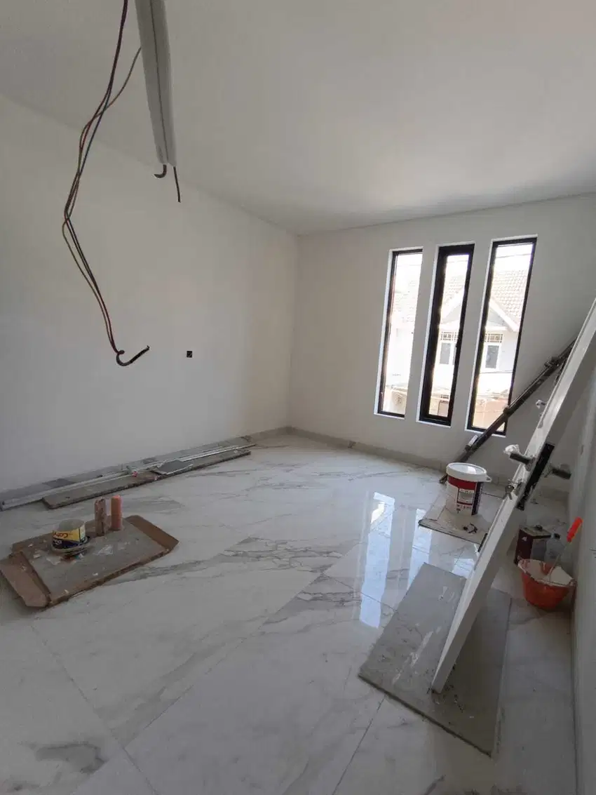 Dijual Rumah Brand New 3 Lantai Taman Palem Lestari Jakarta Barat