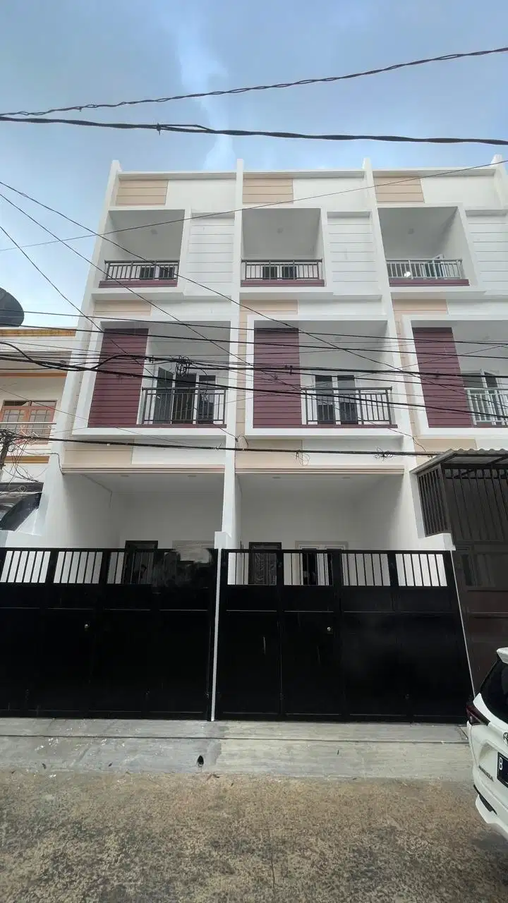 Rumah Brand New Hadap Barat Lokasi Strategis di Jelambar