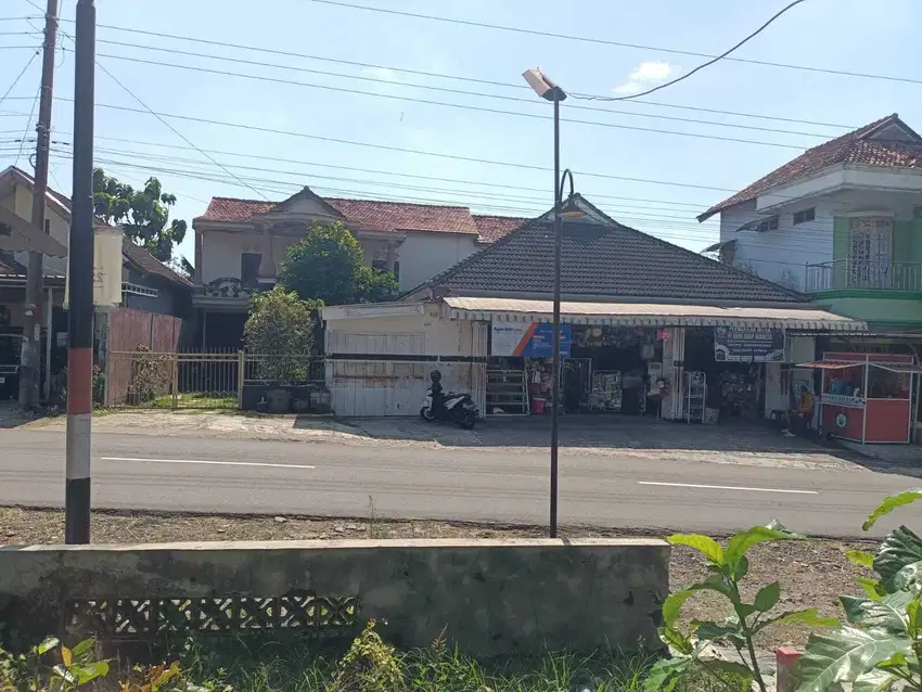 Rumah 2 lantai dan minimarket ditepi jalan raya matesih-jumantono