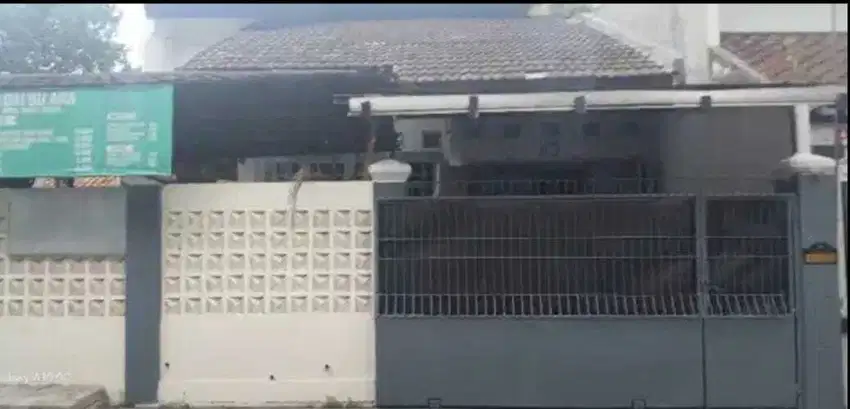 CARPORT 3 MBL PINGGIR JALAN AKSES 2 MBL RUMAH LUAS SHM  IMB CONDET