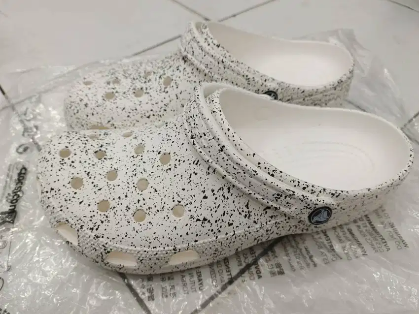 sendal crocs original