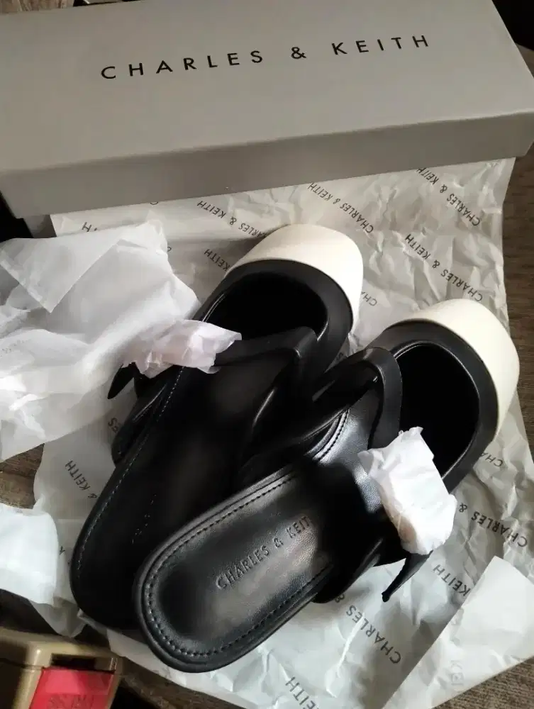 Sepatu Selop Wanita Charles&Keith Original dan New