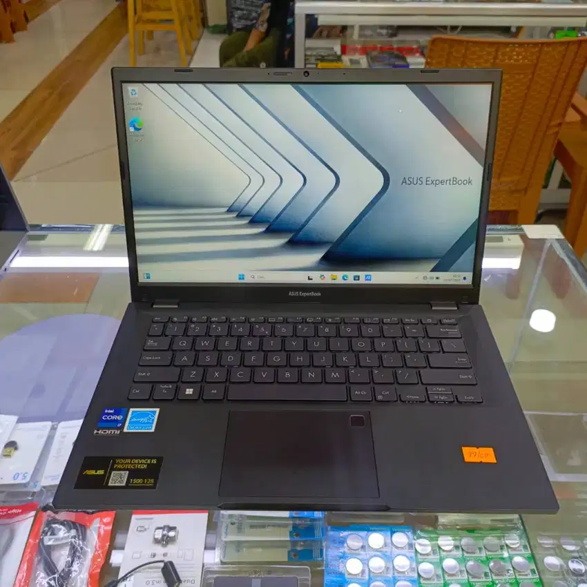 Laptop ASUS ExpertBook Model BG1408CVA Intel core i7 - 1355U NVME 1TB