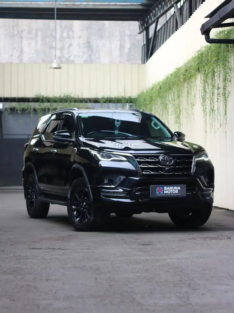 Toyota Fortuner VRZ 2.8 GR SPORT 2022 Hitam (Istimewa)