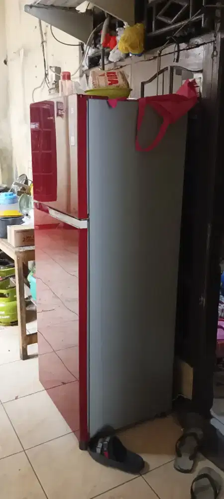 Kulkas Polytron 2 pintu jumbo