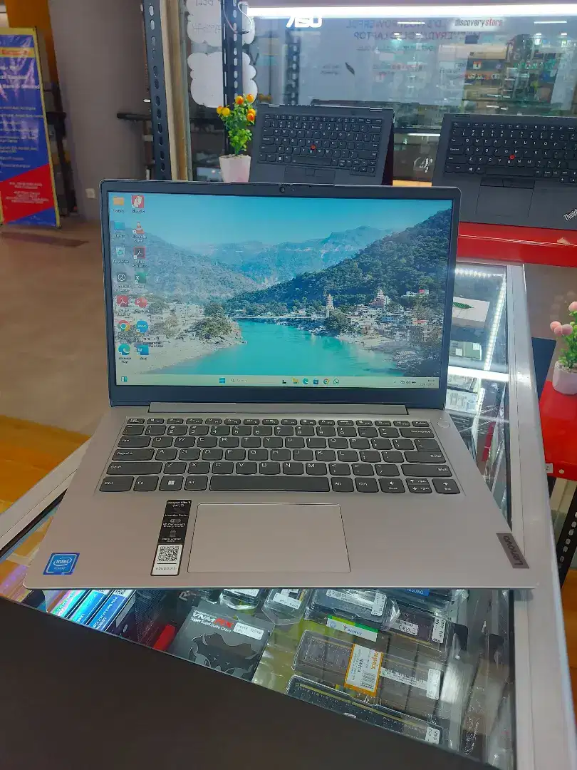 Laptop Lenovo ip Slim 1i Series/8gb/Ssd 512gb