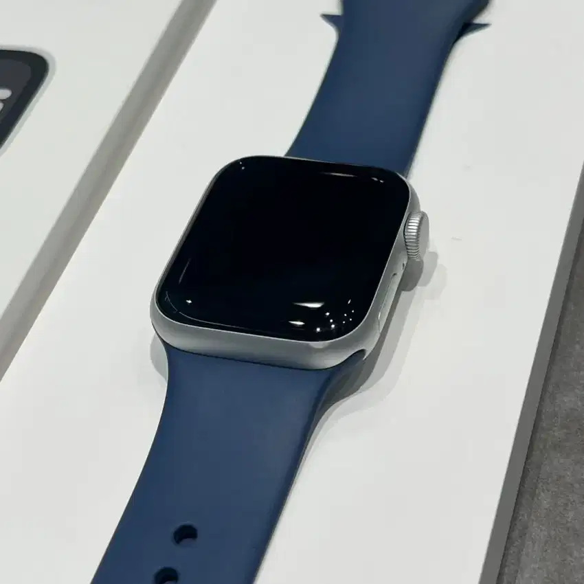 Second apple watch se gen 2 40mm  garansi s/d desember 2025