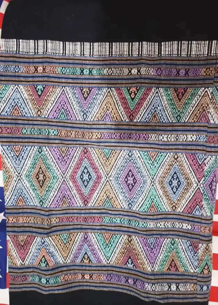 Rok Lilit Tenun Bangkok