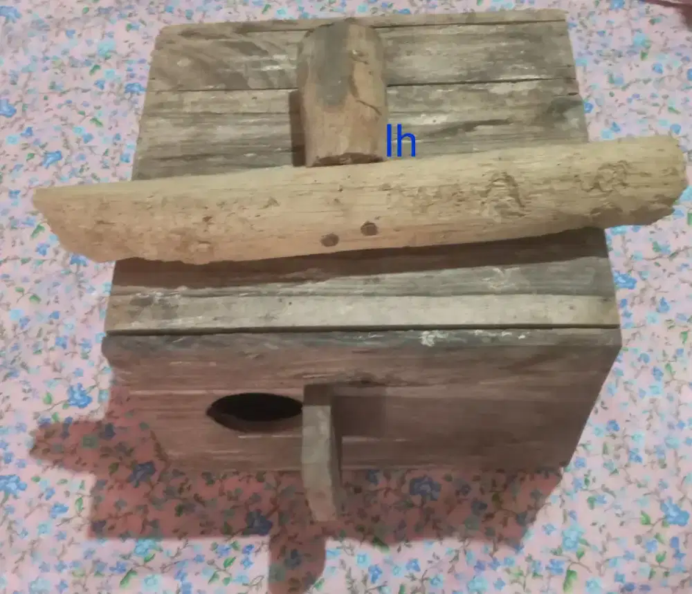 Kandang burung kotak kayu