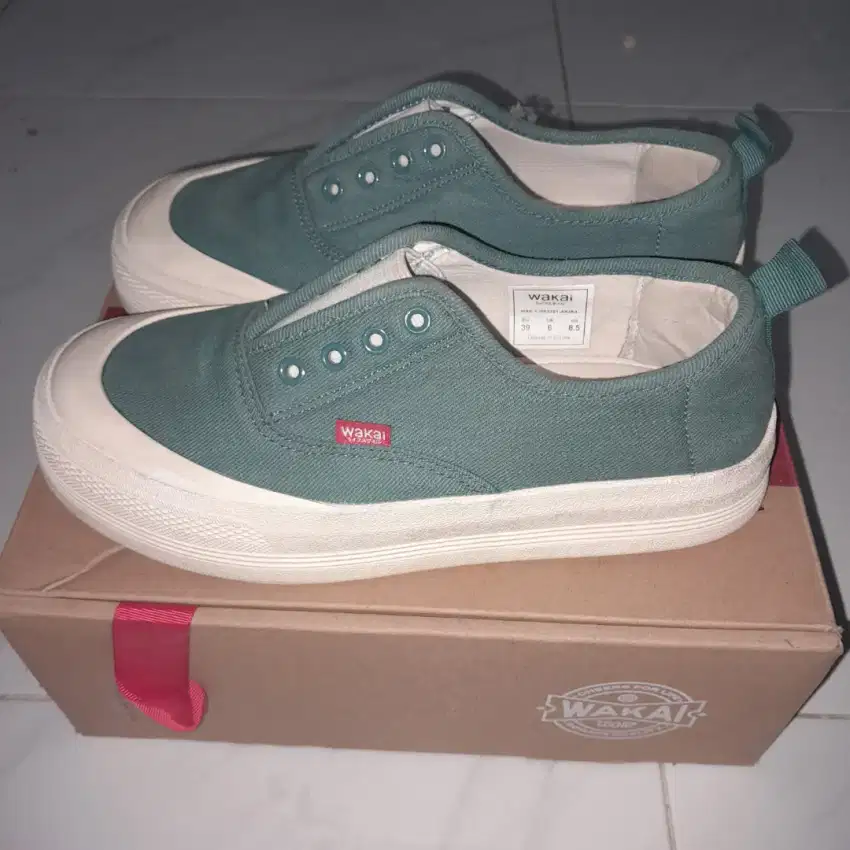 Sepatu Wakai Akira