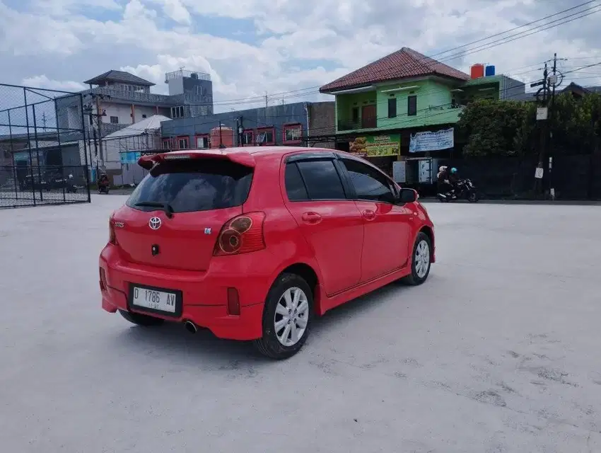 Toyota Yaris E manual 2012 mobil bekas DP 3jt