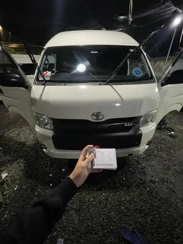 GPS tracker alat lacak kendaraan