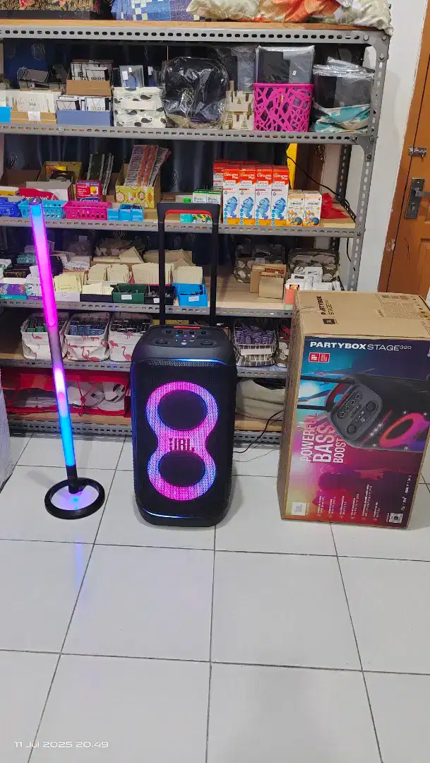 Jbl Partybox 320 portabel bluetooth karaoke speaker by Harman Kardon
