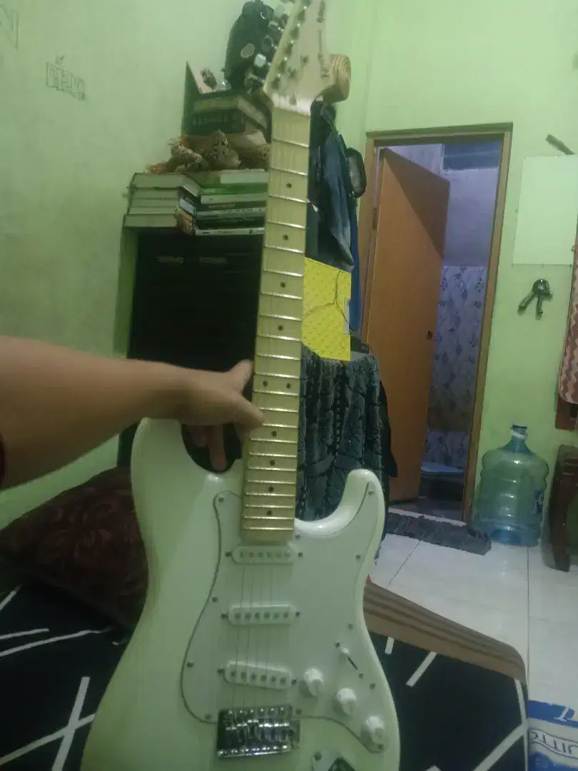 Jual Cepat Karena BU Gitar Listrik Kowe