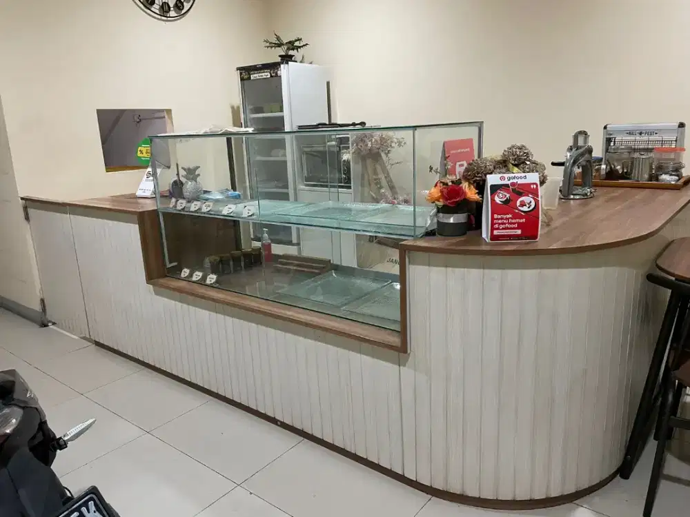 Etalase Meja Kasir Mulus Cocok untuk Usaha Makanan
