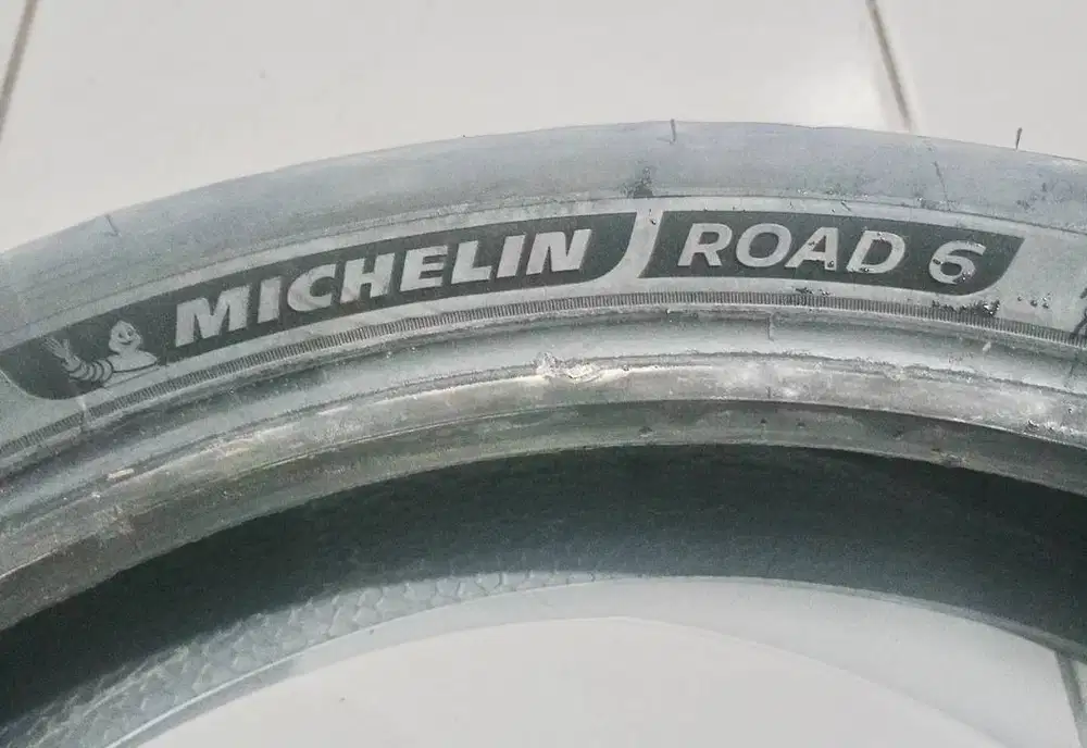 Ban Motor Sport Michelin Pilot Road 6 Size 120/70-17 Seperti Baru
